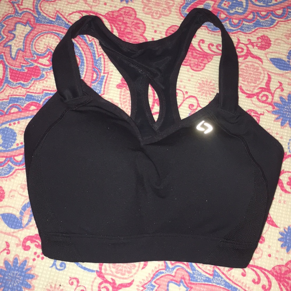 Black cross back sports bra